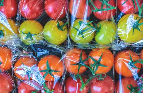 tomatoes packaged in plastic 